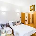 Bright & Comfortable Angel Apartment