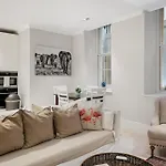 Sg, Chic Covent Garden Apartment