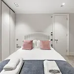 Sg, Chic Covent Garden Apartment