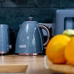Stylish 2 Bedroom Haven In Zone 2-15 Mins To Central London- Garden & Parking Available! 5 Beds-Sleeps 6 People- Instant Book & Self Check-In! Save 20 Percent On Stays Of 7 Nights Or More !