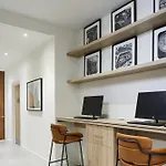 Courtyard By Marriott London City Airport