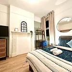 Delux Rooms Near City Centre