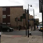 The Entire 4 Bedroom House Near Victoria Park And In Bow London E3