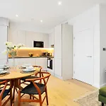 Kensington Apartment - 2 Bedrooms 2 Baths