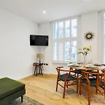 Kensington Apartment - 2 Bedrooms 2 Baths