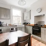 2 Bed Luxury Victorian Apartment In Zone 1