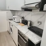 Sleeps 4 Modern Studio Golders Green Nw11