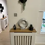 Stunning Newly Refurbished Studio With A Private Courtyard To Enjoy!