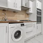 Comfortable & Convenient Spacious Private Room In Downshill Way London