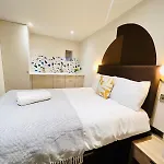 London Holly A Mini Studios Great Location For Tourist!!!