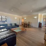 Spectacular 3 Bedroom Penthouse With Private Terrace In Prestigious Mayfair H13