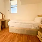 Spectacular 3 Bedroom Penthouse With Private Terrace In Prestigious Mayfair H13