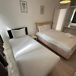 Queensway 2 Bedroom Flat