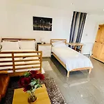 City View Sunset Luxurious Apartment In London Zone-1 Including One Family Twin Room With Its Own Stunning Private Terrace