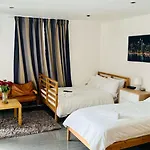 City View Sunset Luxurious Apartment In London Zone-1 Including One Family Twin Room With Its Own Stunning Private Terrace