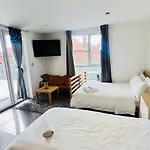 City View Sunset Luxurious Apartment In London Zone-1 Including One Family Twin Room With Its Own Stunning Private Terrace