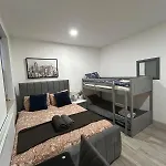 Luxury 1 Bedroom With Open Plan Kitchen For 6 Person In Central London! E1