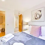 Exclusive Knightsbridge Townhouse With Parking