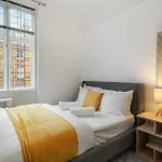 Old Elegant 2-Bedroom Apartment On Marylebone High Street