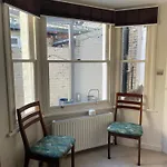 London Living - Cosy Room In Flat