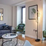 Westminster 2 Bed 2 Bath Apartment