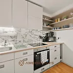 Modern 2 Bed Apartment In Greenwich, Perfect For Business & Contractors With Free Parking