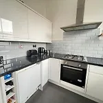 Comfortable 1-Bedroom Apartment In The Heart Of London