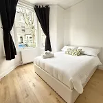 Charming 2-Bed Flat In Elephant