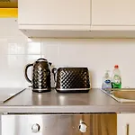Comfortable Room In Seven Sisters, London