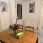 Cozy 2-Bedroom Retreat In Kilburn London Sf8