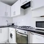 Oxford Street Holiday Apartment