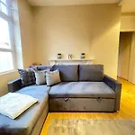 Oxford Street Holiday Apartment