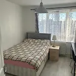Cosy 2-Bedroom Flat In Finsbury Park, Modern, Convenient & Close To Central London!