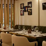 Montcalm East, Autograph Collection