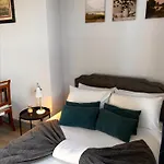 Wolf\'S Pub & Guest House