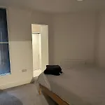 Cosy Modern 2 Bedroom Trafalgar Square Apartment