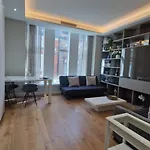 Modern Luxury Entire Covent Garden Apartment Sleeps 5 600Sqft