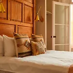 Georgian House Hotel