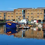 London Canary Wharf Riverside Penthouse Apartment