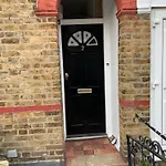 35 Mins To Central London. 3 Bedrooms. 2 Bathrooms With Garden
