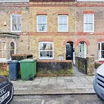 Impeccable 4-Bed House In Brixton London