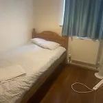 3Br-Sleeps5-Balcony-Centrallondon-Ws95
