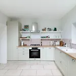 Newly Refurbished House Sleeps 5