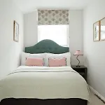 Newly Refurbished House Sleeps 5