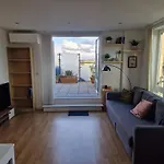 1 Bed Flat At Forest Hill Station