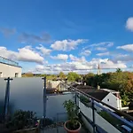 1 Bed Flat At Forest Hill Station