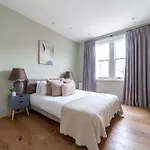 Sophisticated House In Clapham