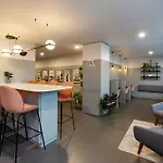 Veeve - The Battersea Skyview Apartment