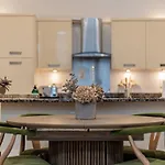 Elegant 1 Bedroom Flat In The Heart Of Kensington