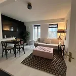 Top Floor 1 Bedroom Apartment